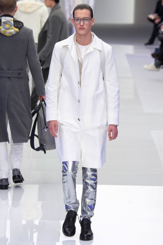 Versace（范思哲）2025米兰时装周男装秀