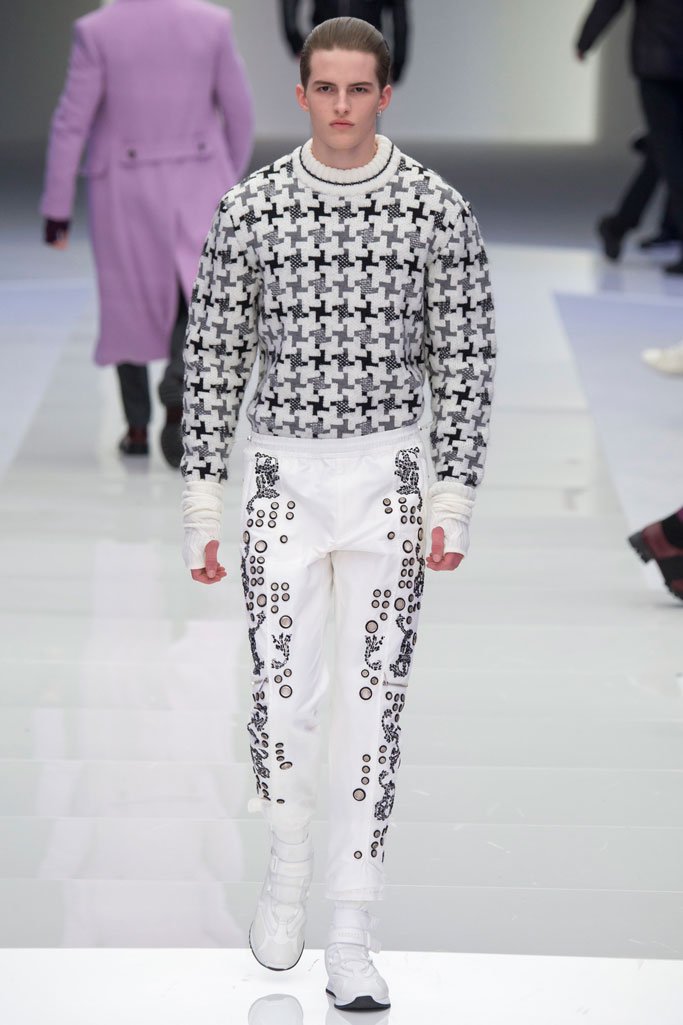 Versace（范思哲）2025米兰时装周男装秀