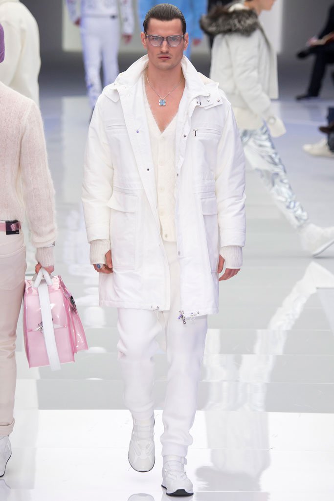 Versace（范思哲）2025米兰时装周男装秀