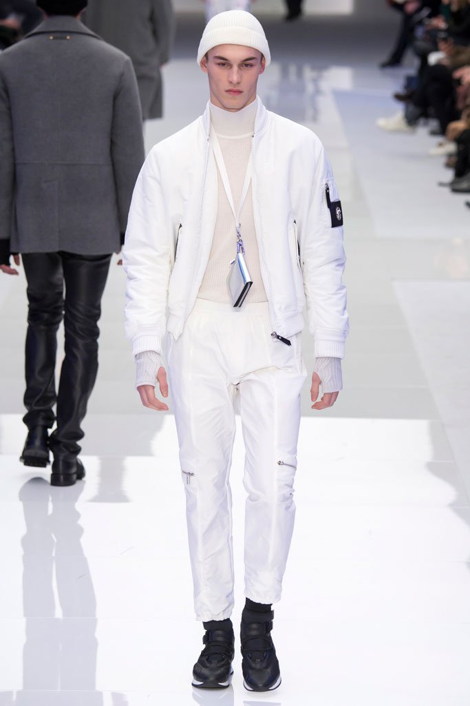 Versace（范思哲）2025米兰时装周男装秀