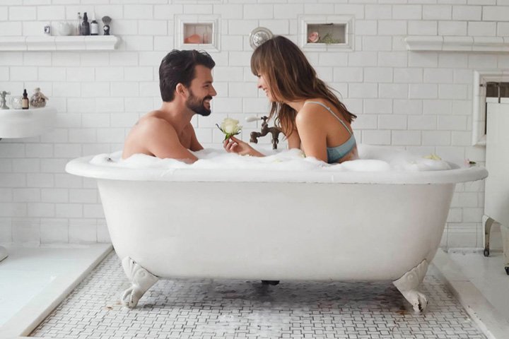 Free People 2025情人节内衣广告大片