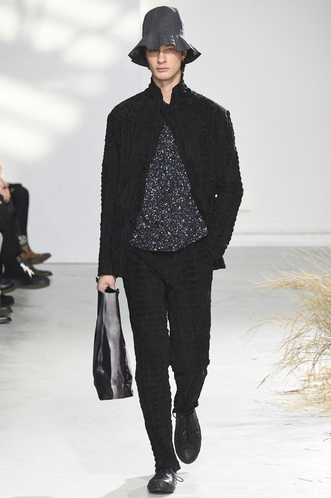 Issey Miyake（三宅一生）2025巴黎时装周男装秀