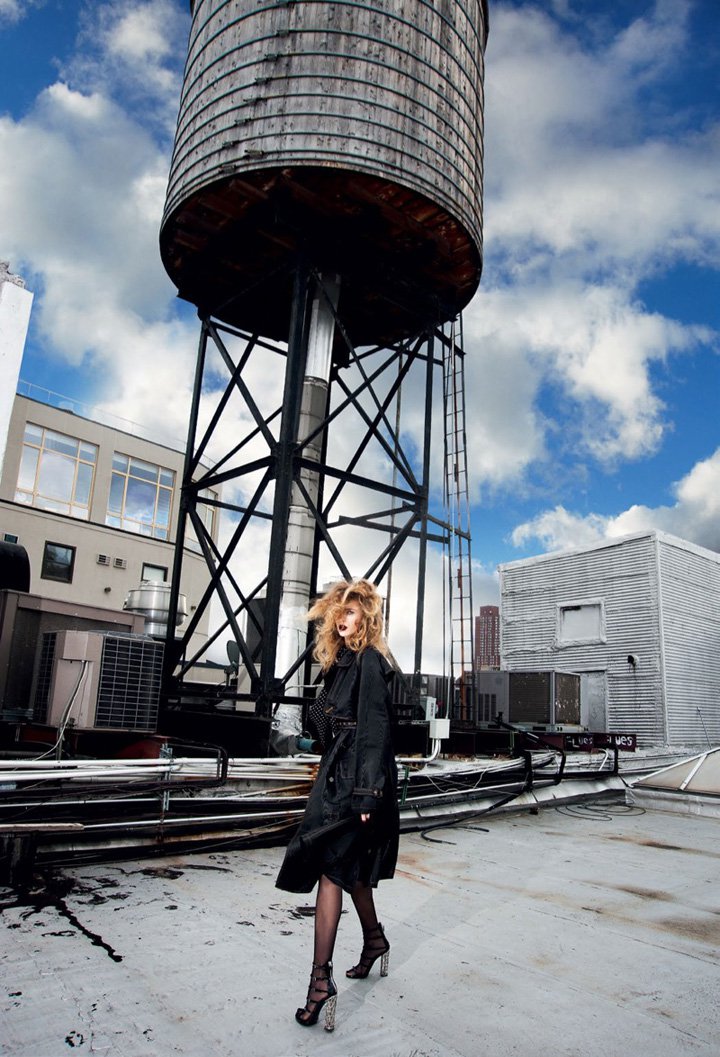 超模Daria Strokous《Harper’s Bazaar》杂志俄罗斯版2025年2月号