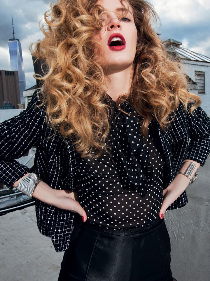 超模Daria Strokous《Harper’s Bazaar》杂志俄罗斯版2025年2月号