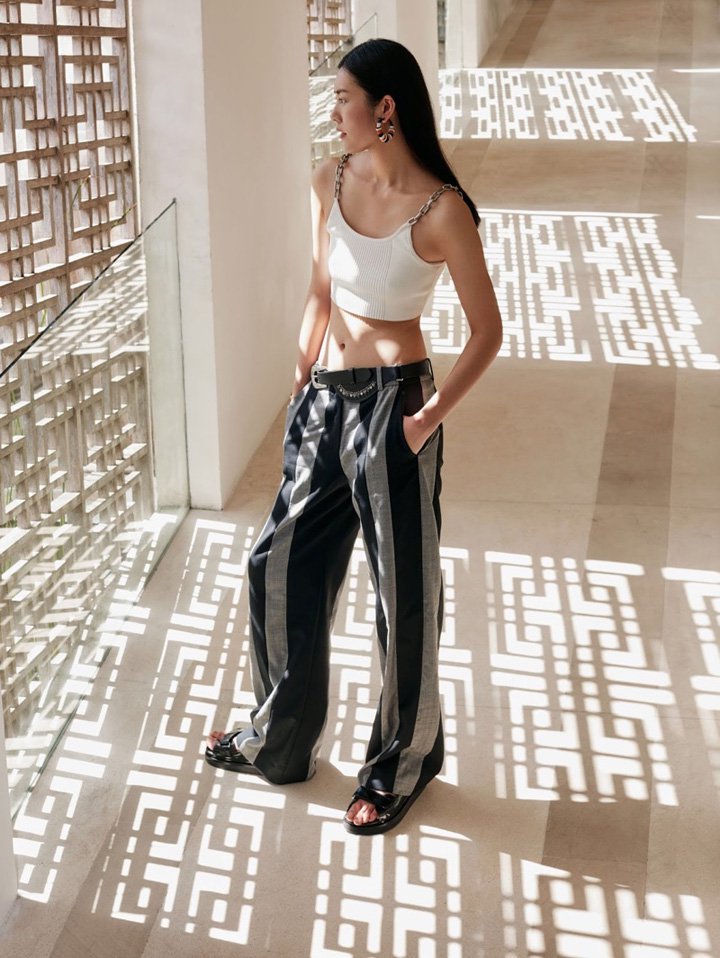 刘雯演绎《ELLE世界时装之苑》2025时尚杂志