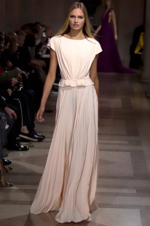 Carolina Herrera（卡罗琳娜·埃莱拉） 2025纽约时装周女装秀