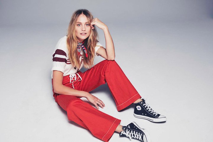 Free People 2025年2月春装时尚广告