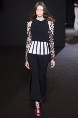 Roland Mouret（罗兰·穆雷）2025巴黎时装周女装秀
