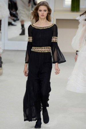 Chanel（香奈儿）2025巴黎时装发布会女装秀