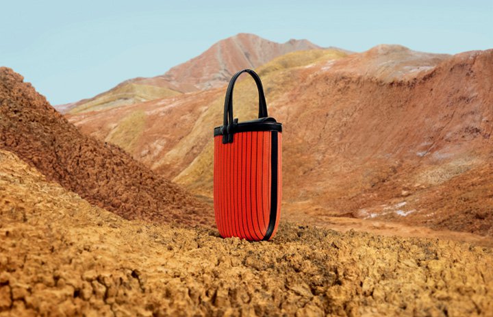 「上下」发布2025春夏广告艺术大片 绚烂丹霞平淡真意