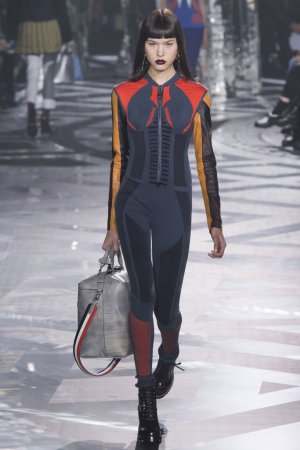 Louis Vuitton（路易威登）2025巴黎时装周女装秀