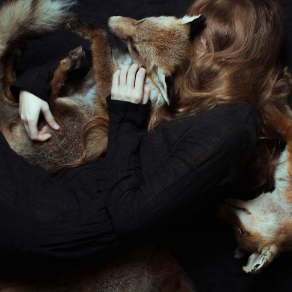 Laura Makabresku：摄影中的生命与野性之美