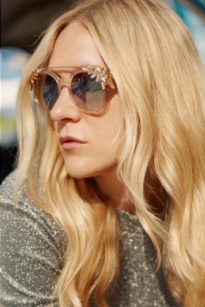 影星 Chloe Sevigny演绎Jimmy Choo 2025春夏广告
