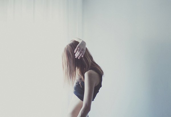 摄影师Fabrizia Milia：舒展的女性身体美