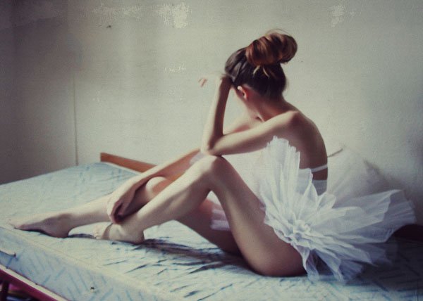 摄影师Fabrizia Milia：舒展的女性身体美