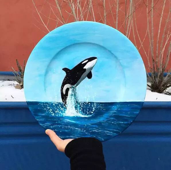 加拿大Jacqueline Poirie用一个盘子画画 成功俘获了百万粉丝