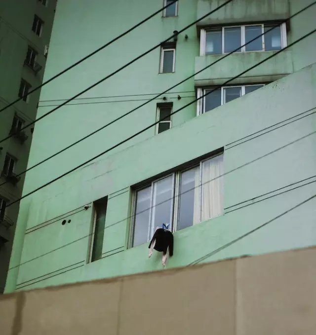 伦敦摄影师Jack Davison 眼中的上海:轰然坍塌 又迅速崛起