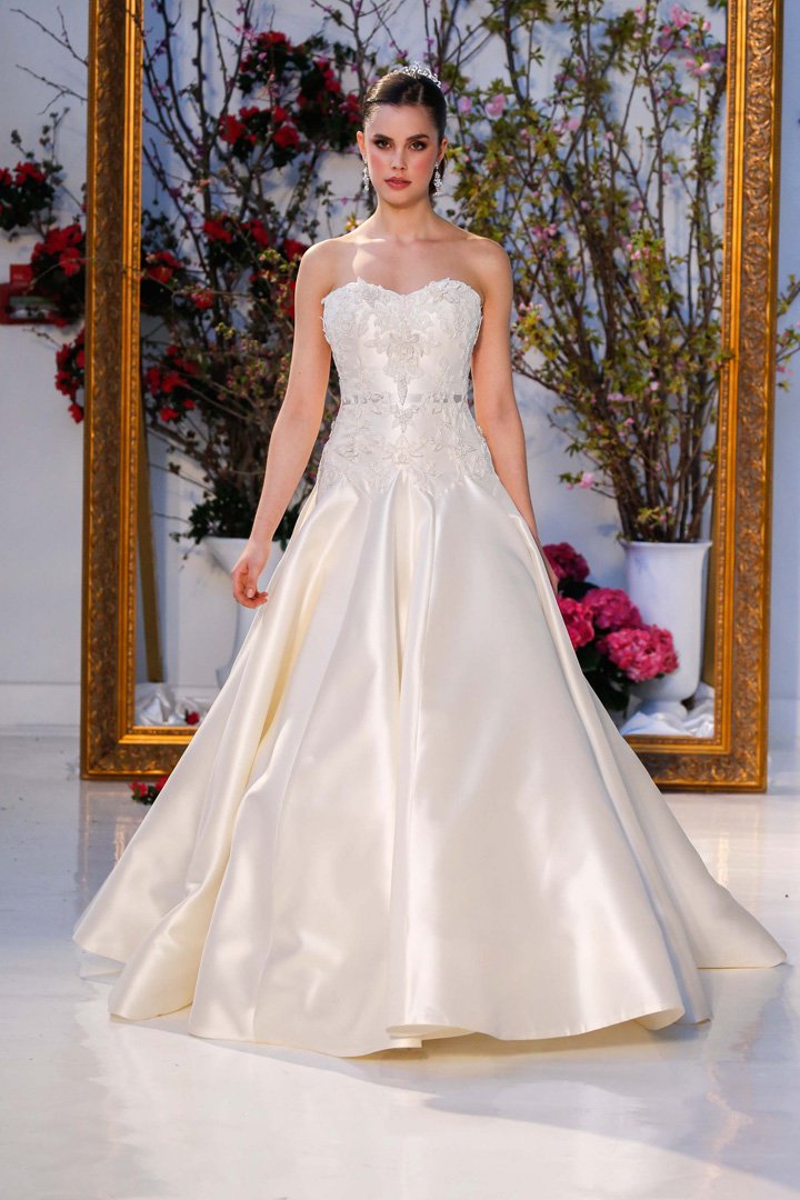 Anne Barge 2025纽约婚纱时装周婚纱秀