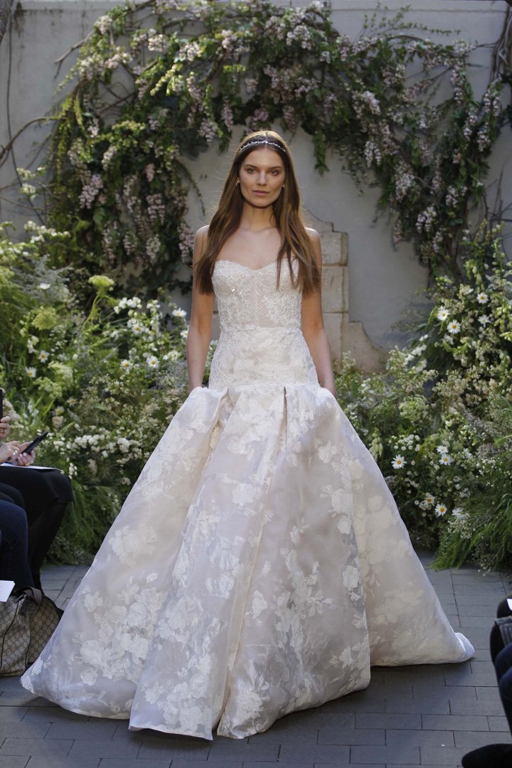 Monique Lhuillier 2025纽约婚纱周婚纱发布会