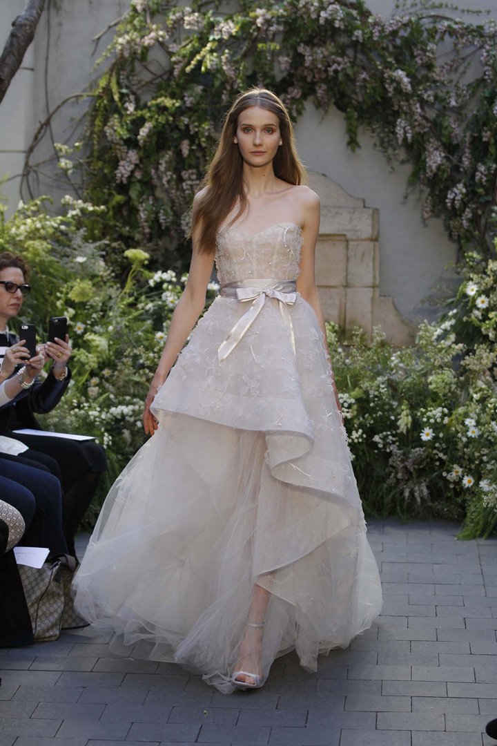 Monique Lhuillier 2025纽约婚纱周婚纱发布会