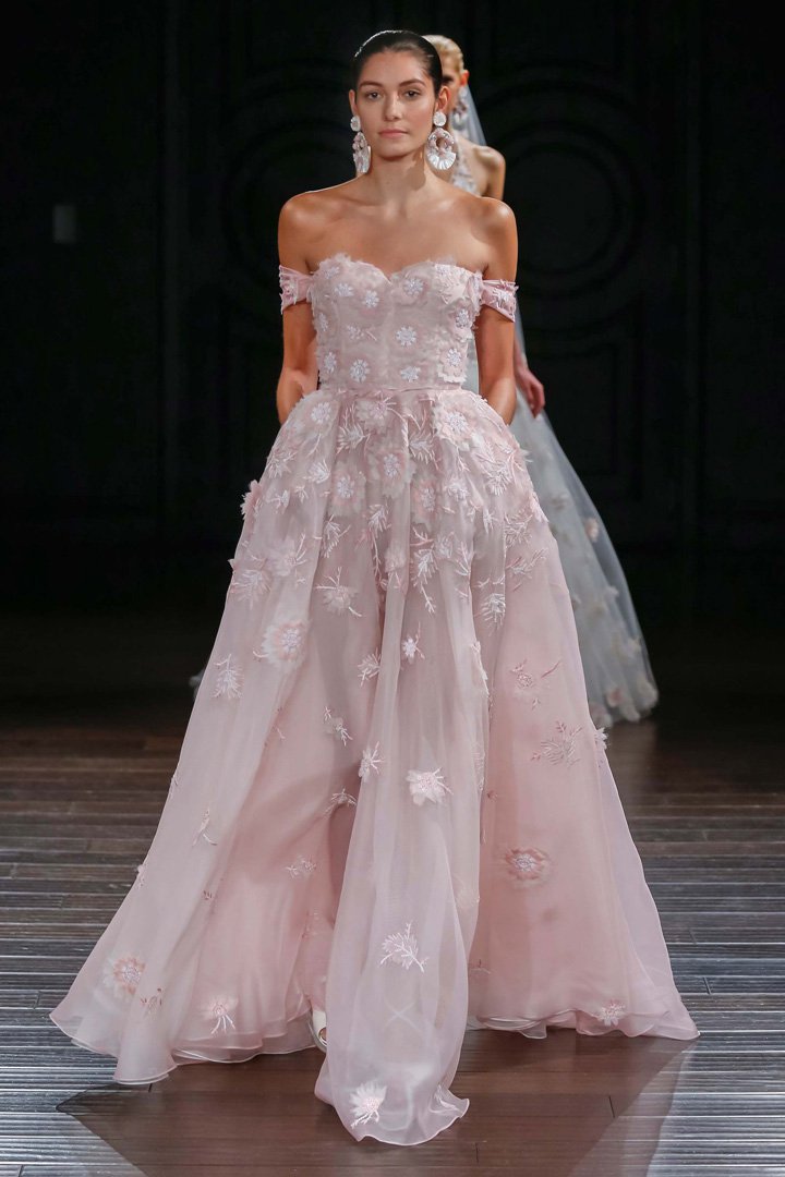 Naeem Khan（纳伊·姆汗）2025纽约婚纱周婚纱秀