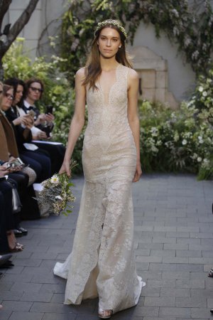 Monique Lhuillier 2025纽约婚纱周婚纱发布会