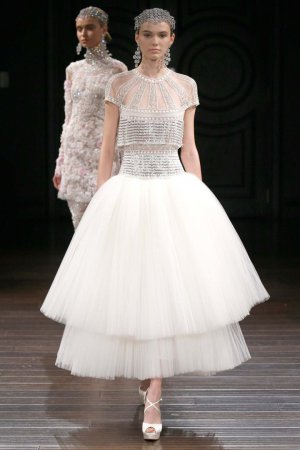Naeem Khan（纳伊·姆汗）2025纽约婚纱周婚纱秀