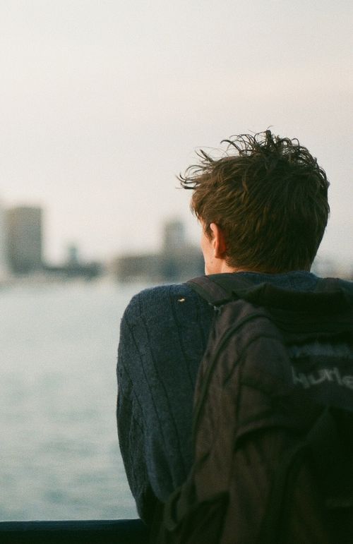 早安心语:别缠着曾经不肯走,别赖着往事不放手