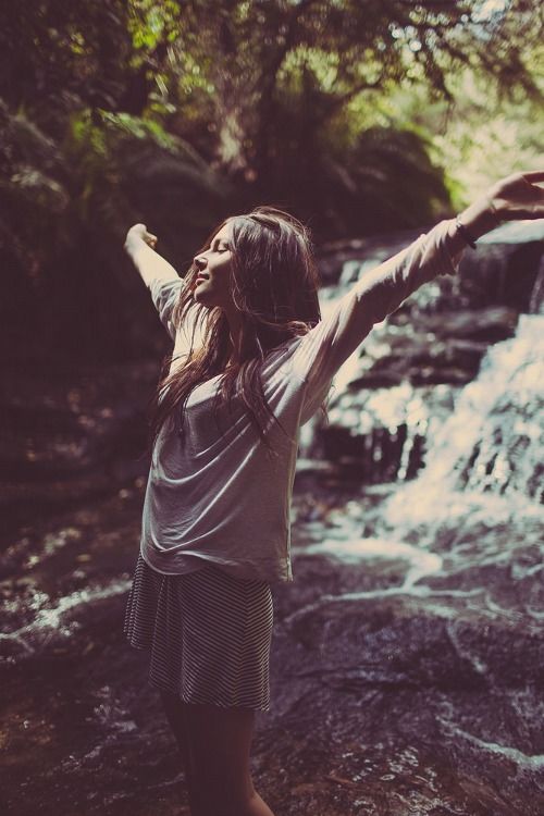 早安心语:别缠着曾经不肯走,别赖着往事不放手