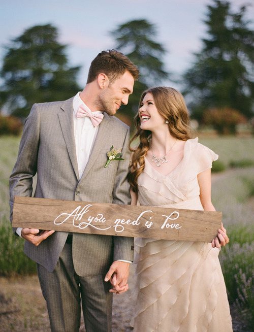 晚安心语:爱得深,爱得早,都不如爱的时候刚刚好