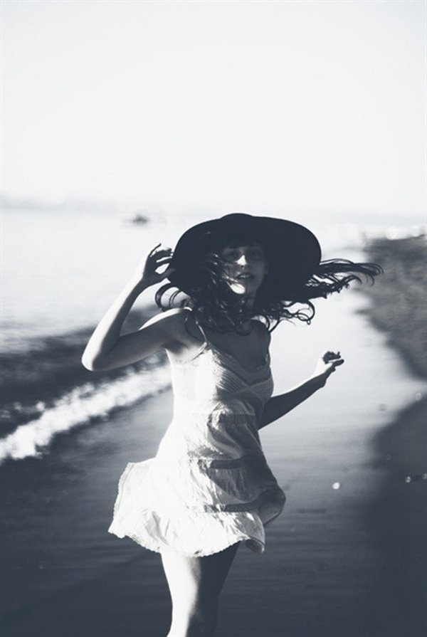 早安心语:一个人只有和自己相处好了,才能更好的拥抱这个世界