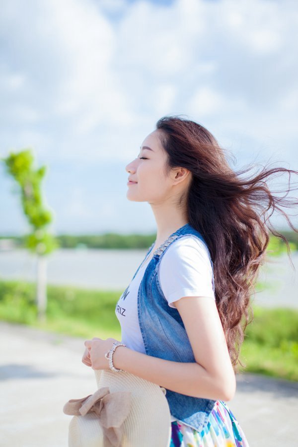 晚安心语:情绪这东西,你不在乎,它就伤不到你