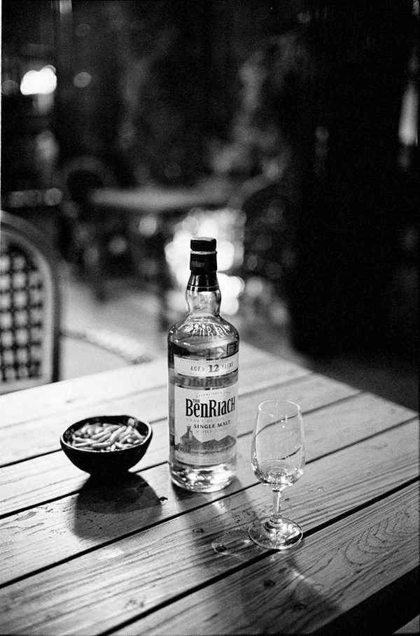 晚安心语:从前不回头,往后不将就