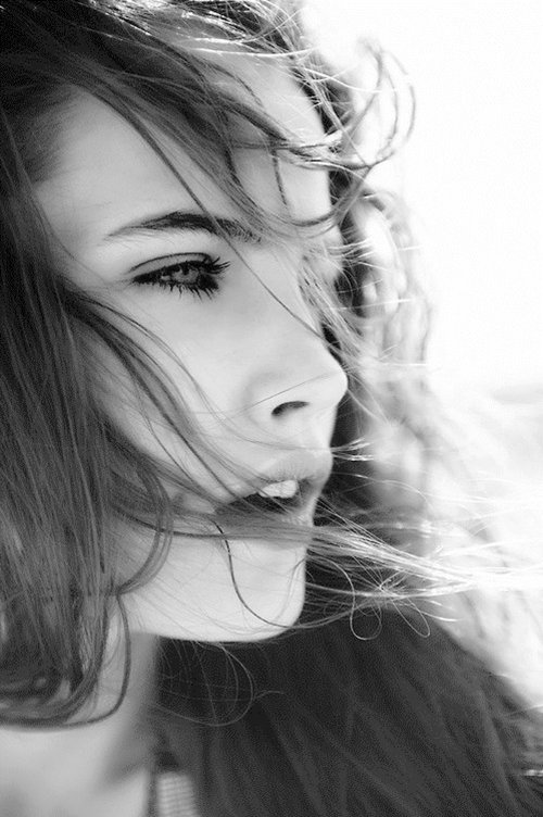 早安心语:天冷记得多加衣,一个人也有好风景