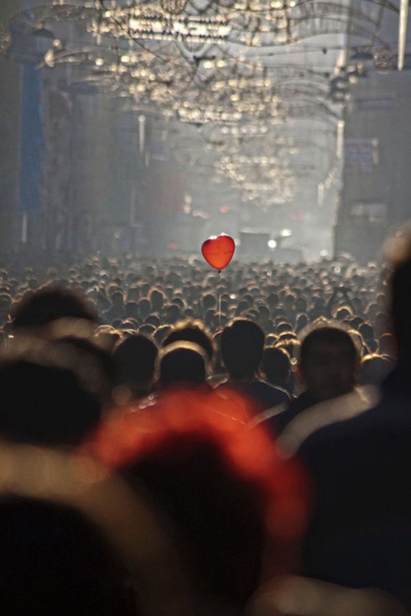 晚安心语:我们常常不去想自己拥有的东西,却对得不到的东西恋恋不忘