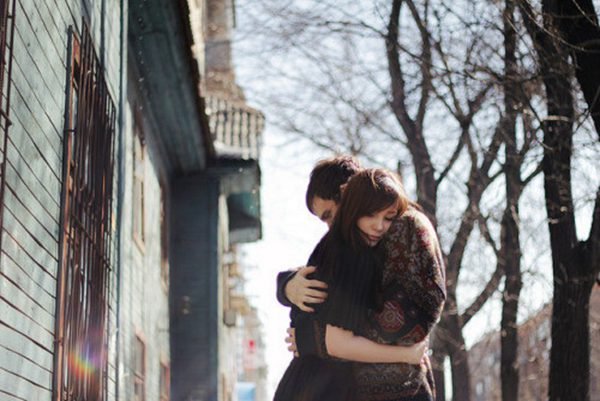 他有女朋友,但他单身