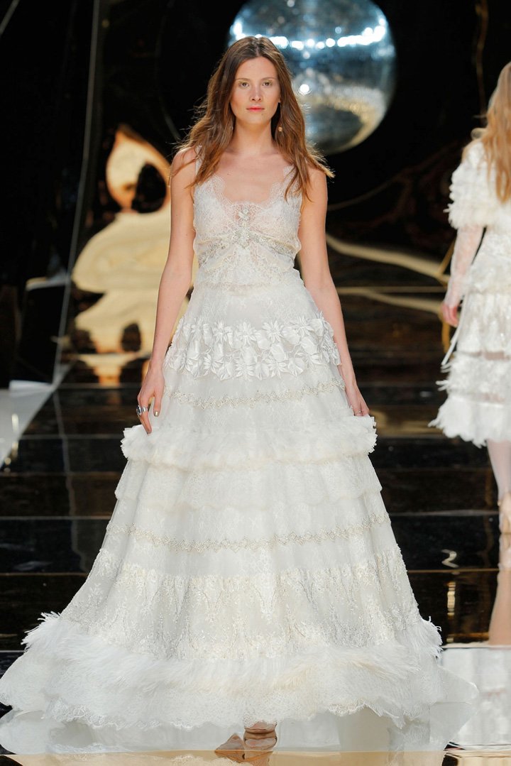 Yolan Cris 2025巴萨罗那婚纱周婚纱秀