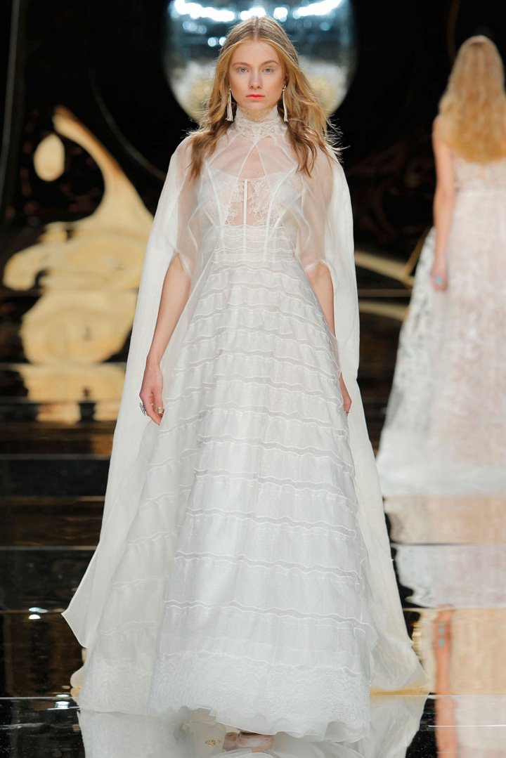 Yolan Cris 2025巴萨罗那婚纱周婚纱秀