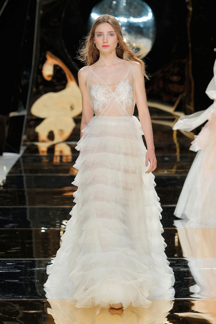 Yolan Cris 2025巴萨罗那婚纱周婚纱秀