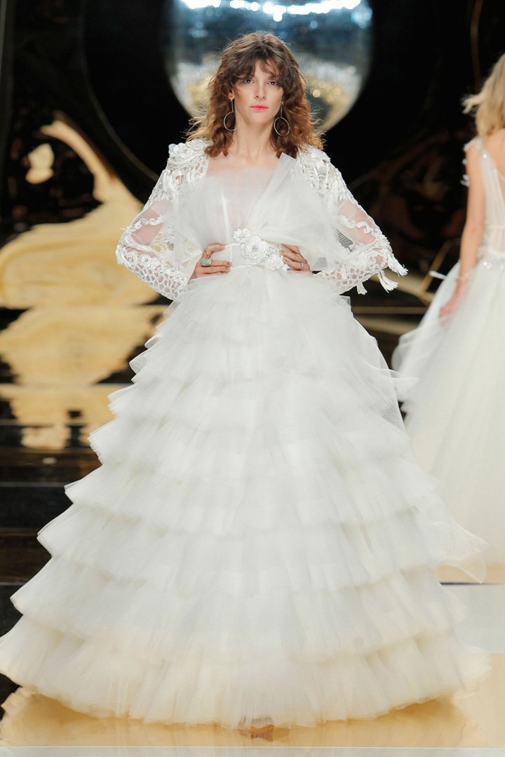 Yolan Cris 2025巴萨罗那婚纱周婚纱秀