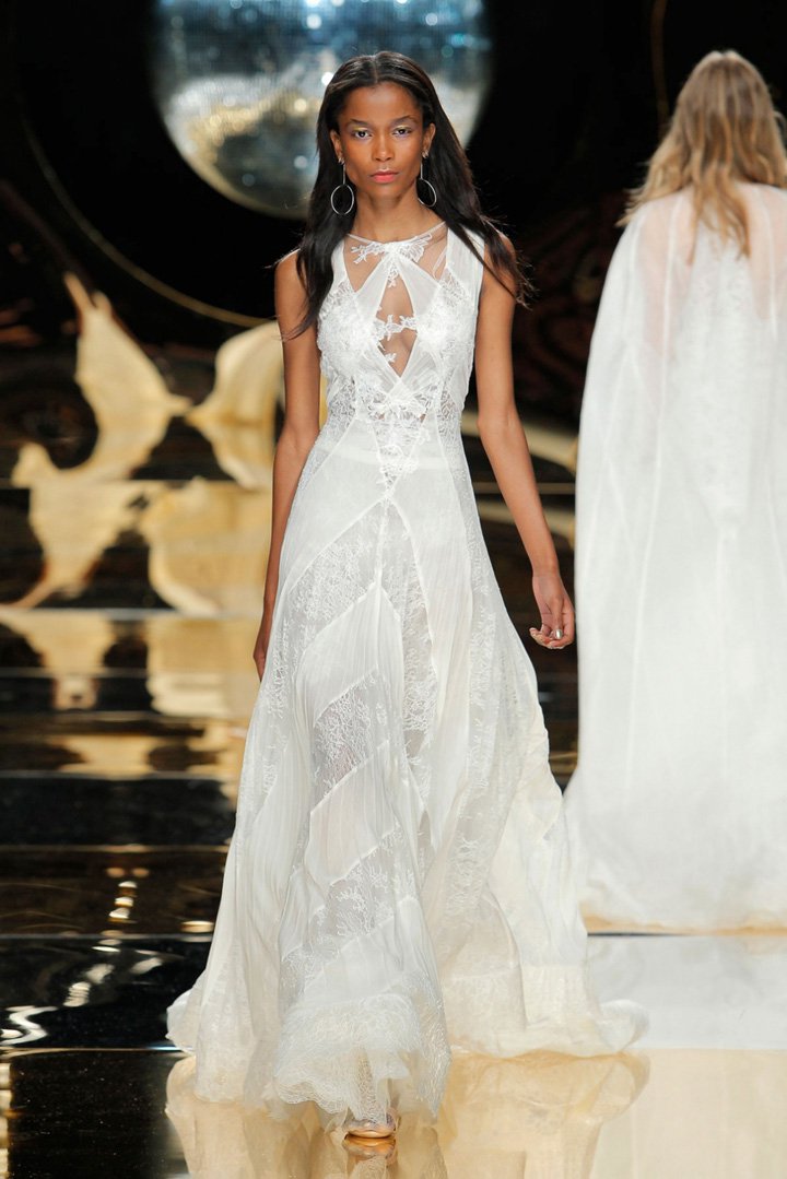 Yolan Cris 2025巴萨罗那婚纱周婚纱秀