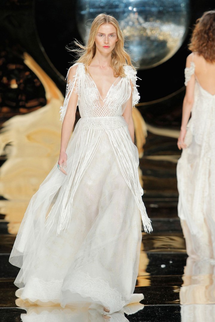 Yolan Cris 2025巴萨罗那婚纱周婚纱秀