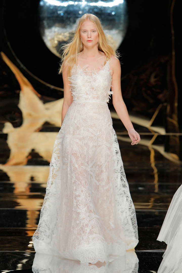 Yolan Cris 2025巴萨罗那婚纱周婚纱秀