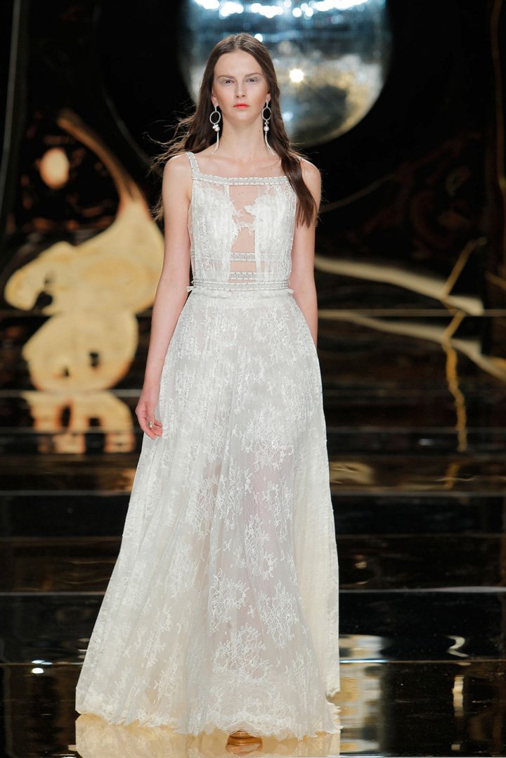 Yolan Cris 2025巴萨罗那婚纱周婚纱秀