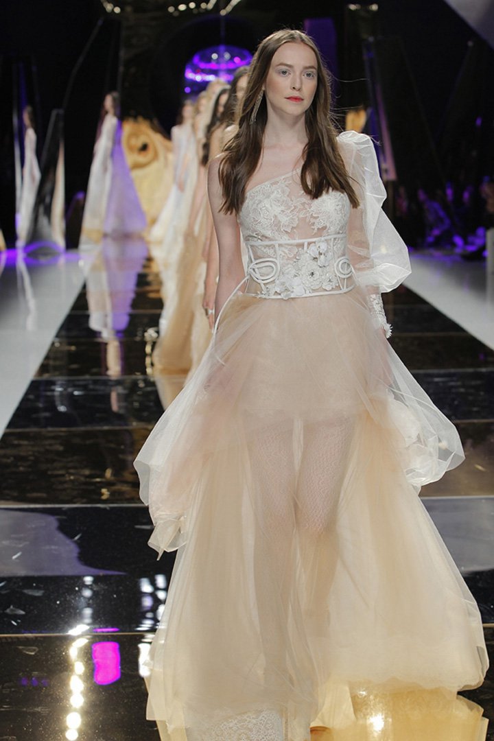 Yolan Cris 2025巴萨罗那婚纱周婚纱秀