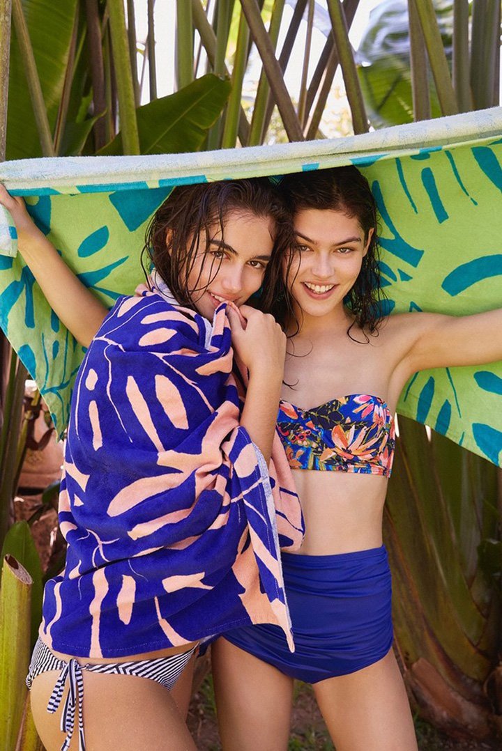 Urban Outfitters 2025海滩穿搭风尚广告大片