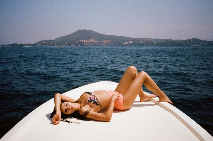 Urban Outfitters 2025海滩穿搭风尚广告大片