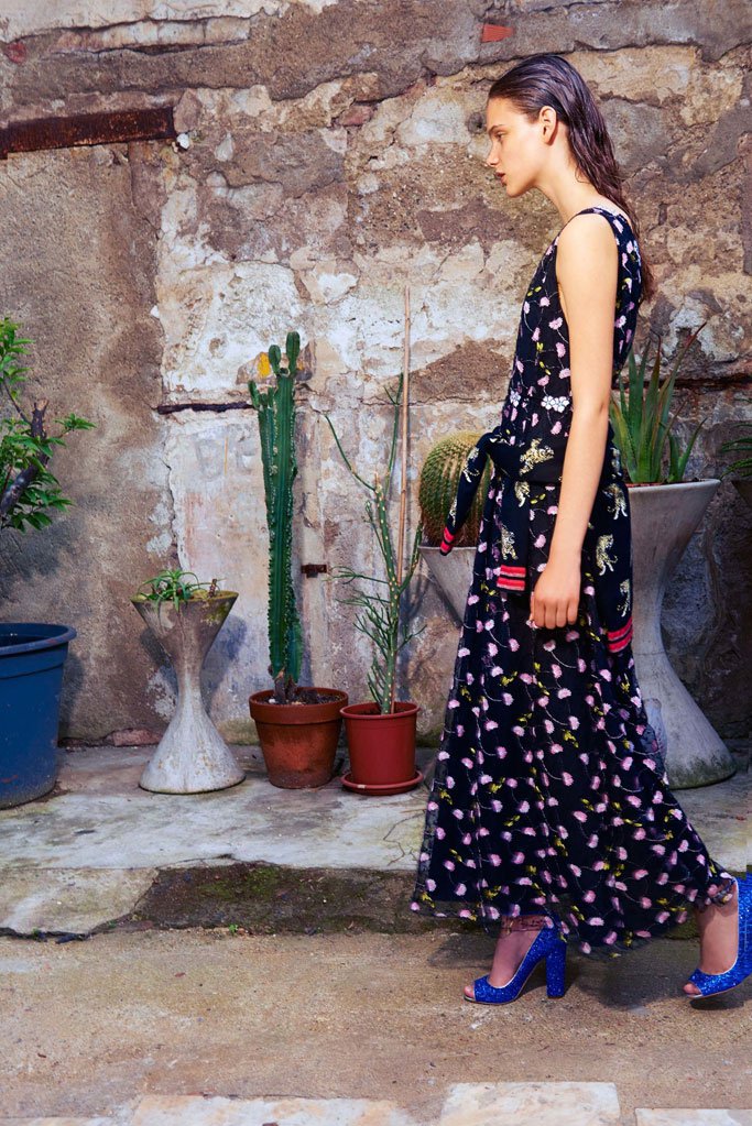 意大利设计师品牌 Giambattista Valli释出 Giamba 2025早春时尚广告大片