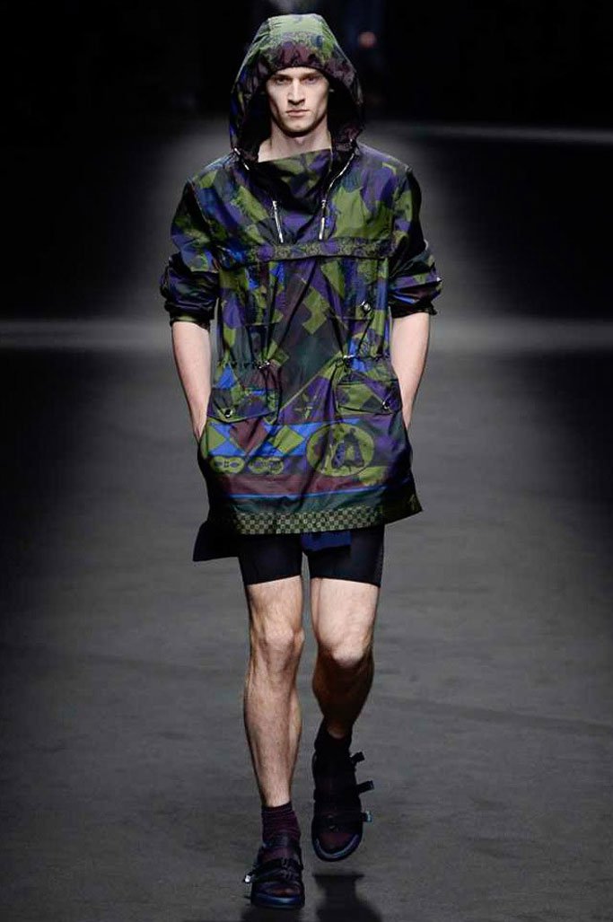 Versace（范思哲）2025米兰时装周男装秀