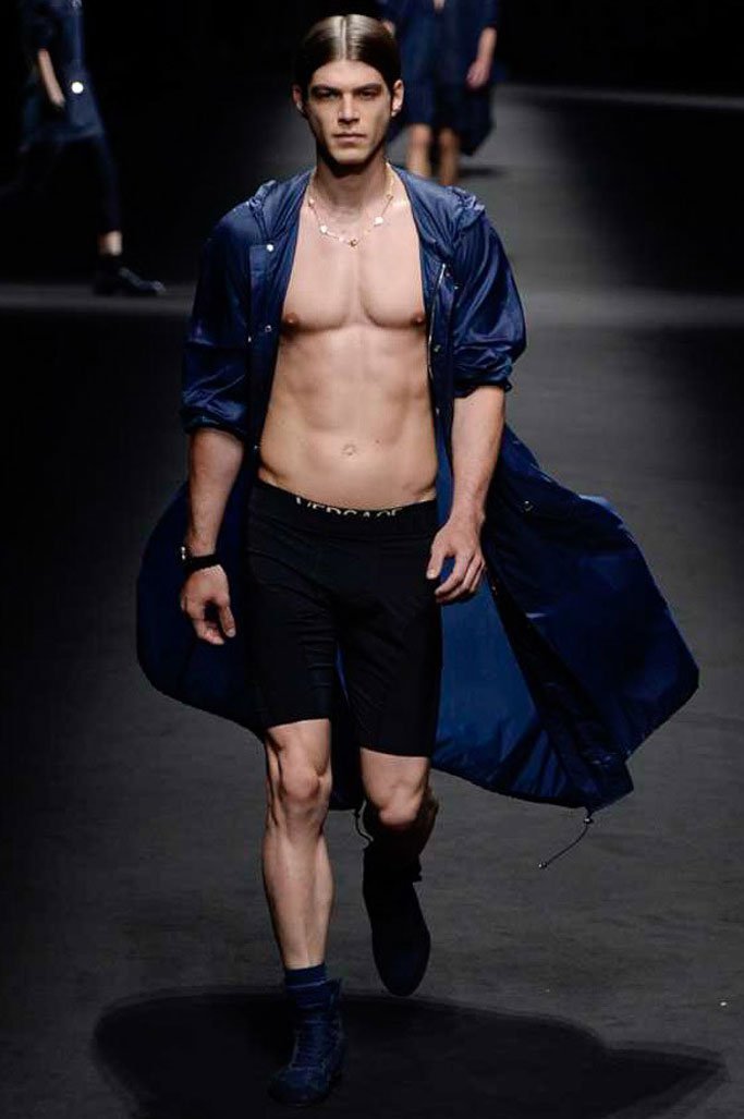 Versace（范思哲）2025米兰时装周男装秀